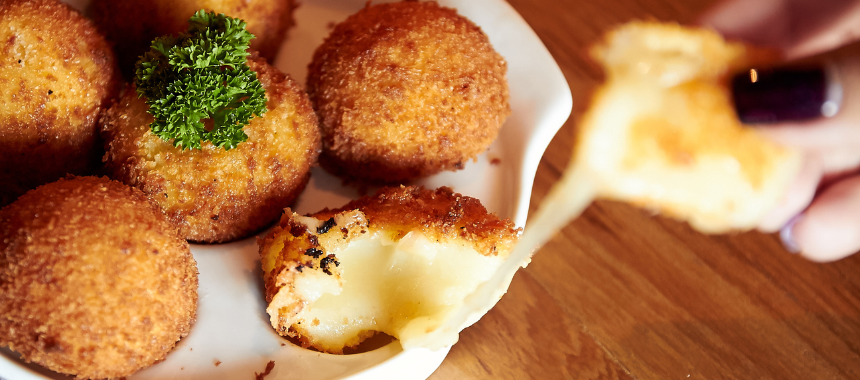 Receita fácil de bolinha de queijo para petiscar